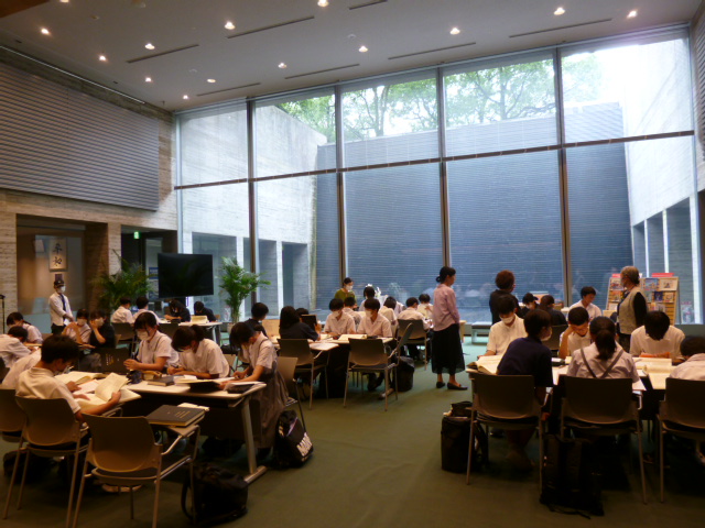 ２年生平和学習フィールドワーク＆キャンドルづくりの画像